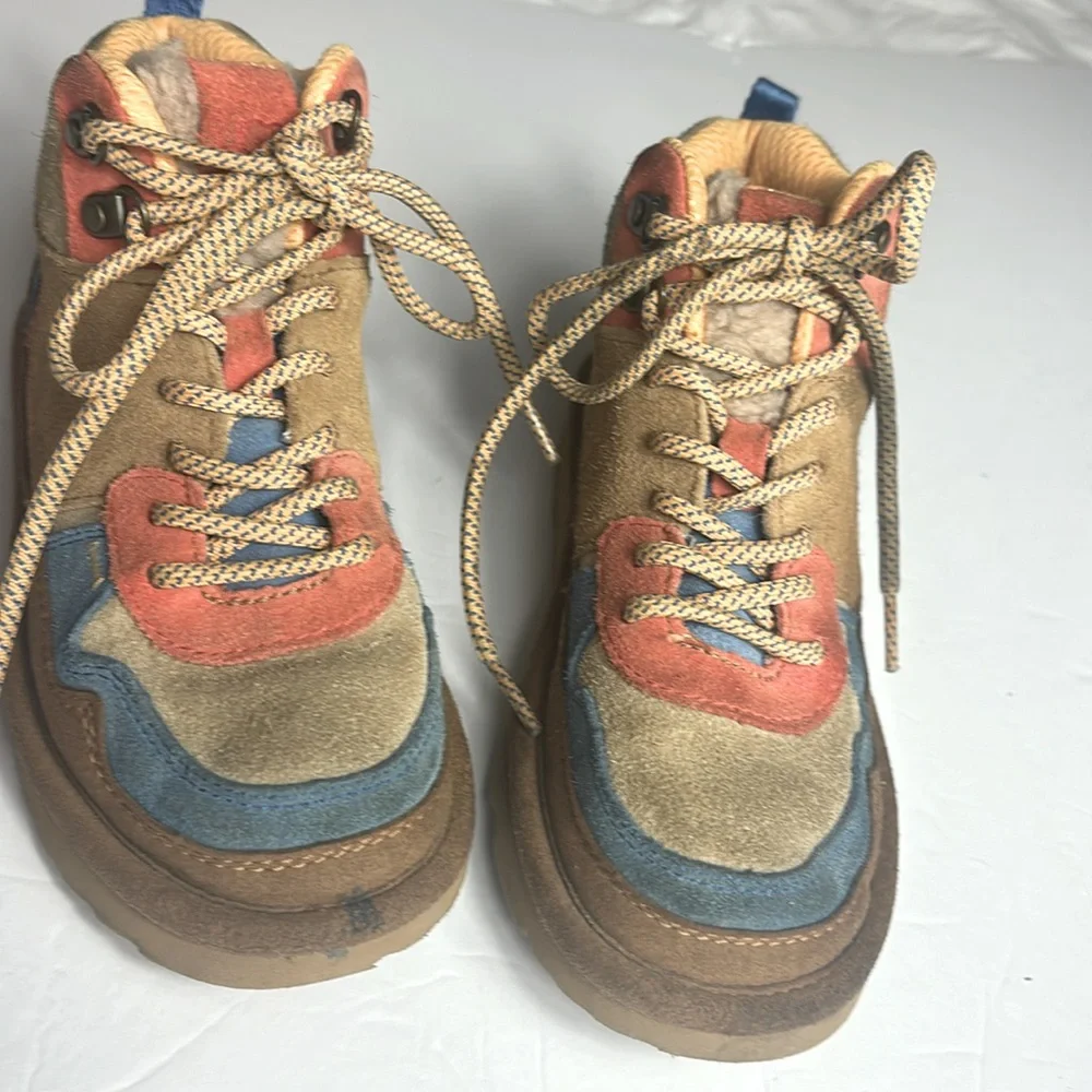 UGG| UGG kid’s hiking/ walking boots size 1. Color tan/blue/red.